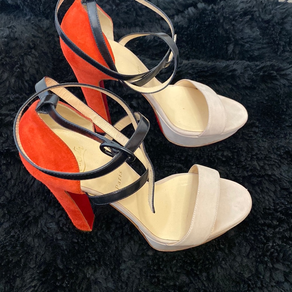Christian Louboutin - Picture 2 of 16